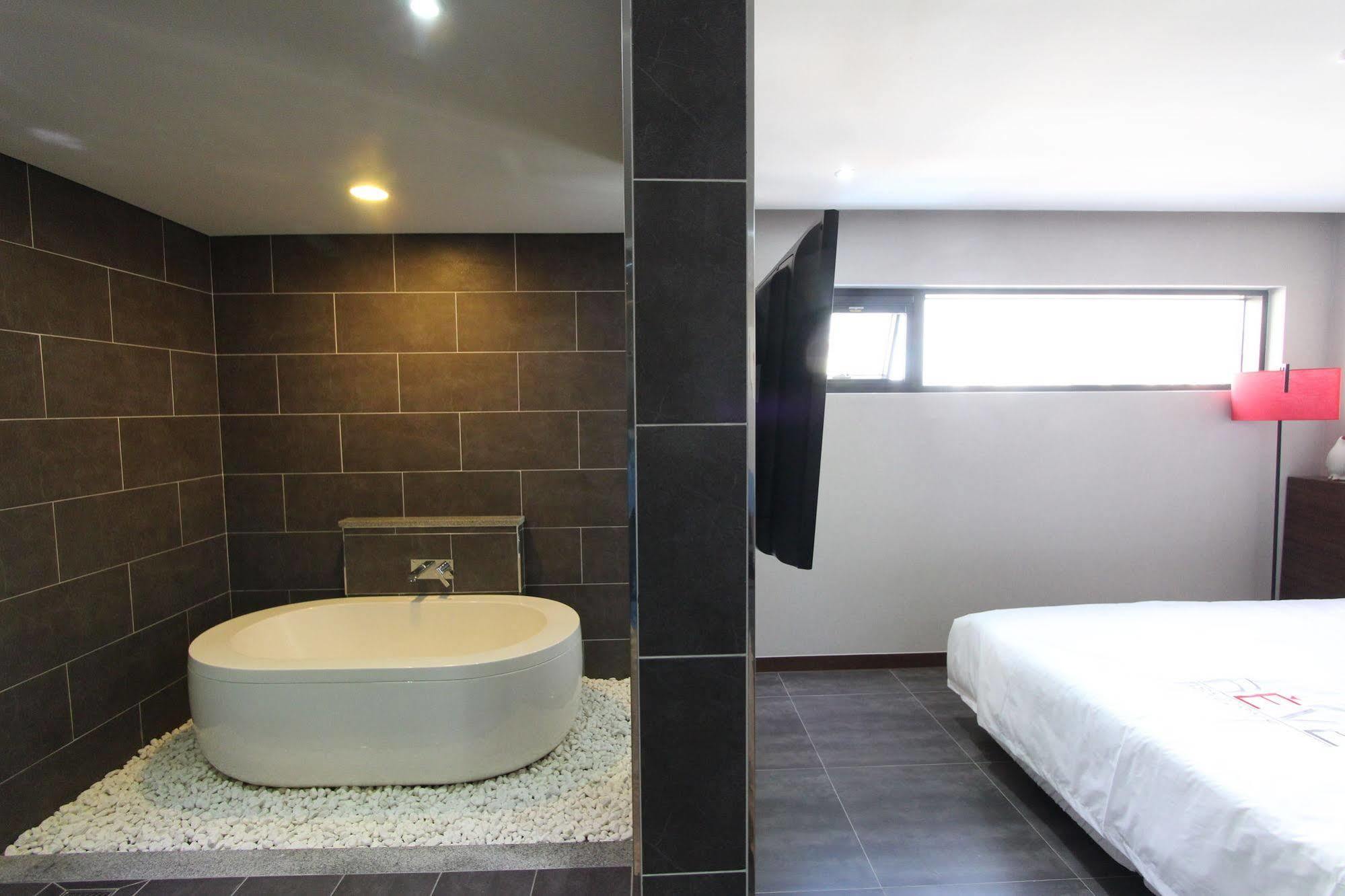 Reve Business Hotel Jeju Exterior foto
